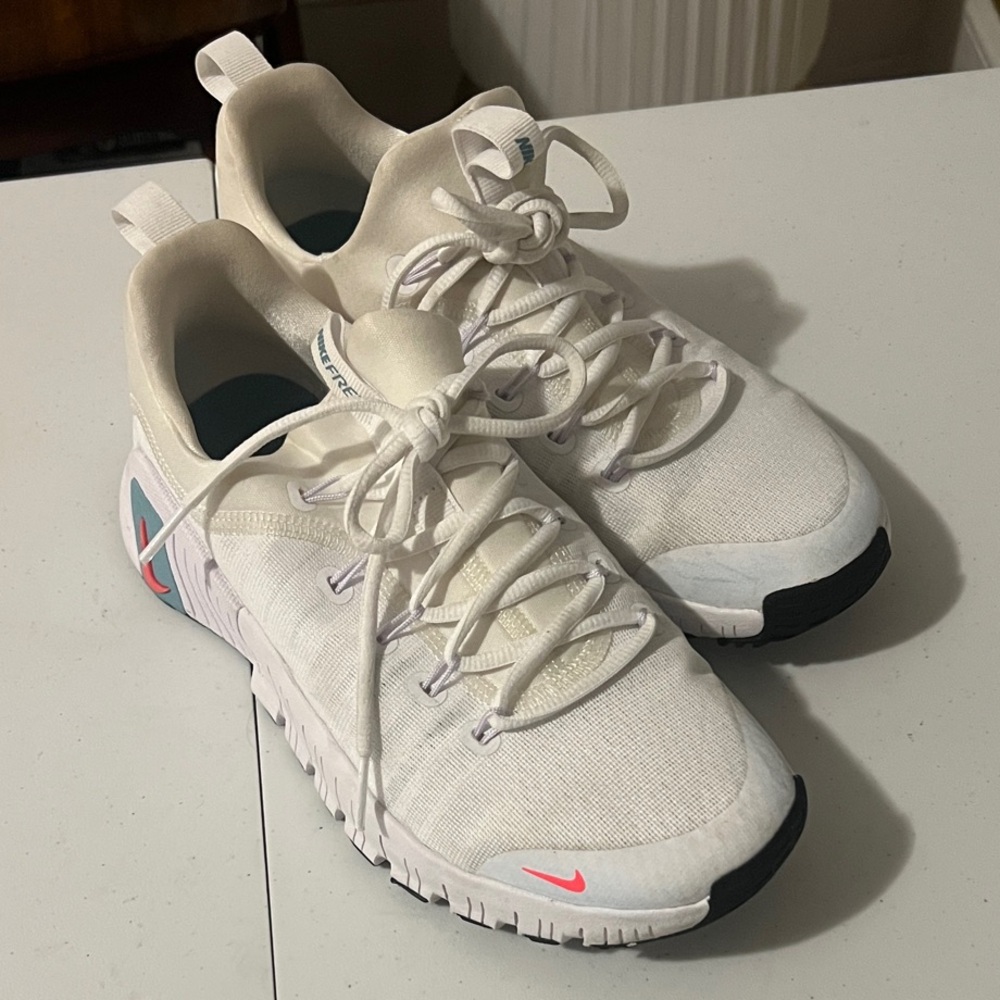 White NIKE Metcon 6 workout sneakers